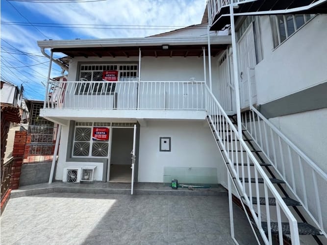 Casa de 6 alcobas en venta en San Bernardo, Floridablanca, 300 m² · foto 3 de 24
