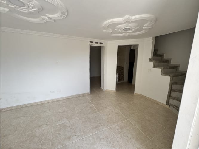 Casa de 6 alcobas en venta en San Bernardo, Floridablanca, 300 m² · foto 4 de 24