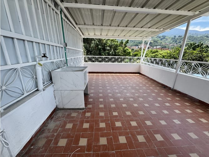Casa de 6 alcobas en venta en San Bernardo, Floridablanca, 300 m² · foto 24 de 24