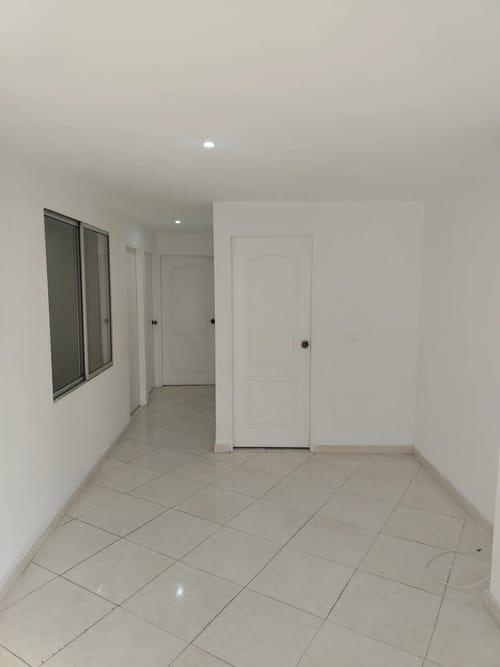 Apartamento de 3 alcobas en arriendo en Florida Nueva, Medellín, 80 m² · foto 2 de 10