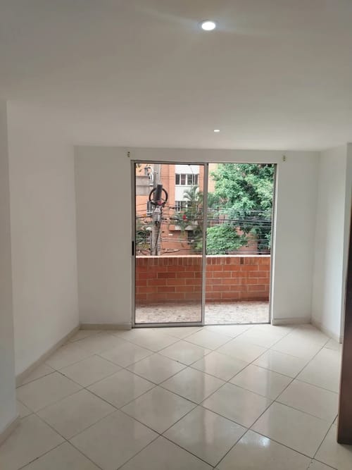 Apartamento de 3 alcobas en arriendo en Florida Nueva, Medellín, 80 m² · foto 3 de 10
