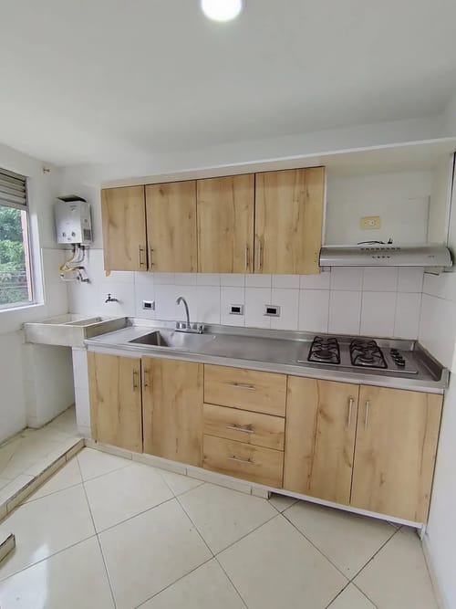 Apartamento de 3 alcobas en arriendo en Florida Nueva, Medellín, 80 m² · foto 4 de 10