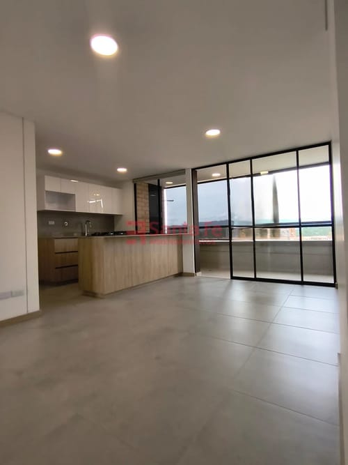 Apartamento de 2 alcobas en venta en Centro, Rionegro, 75 m² · foto 2 de 10