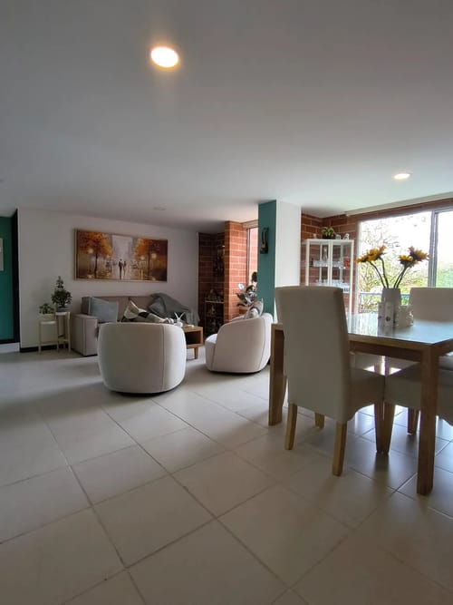 Apartamento de 2 alcobas en venta en Centro, Rionegro, 72 m² · foto 2 de 10