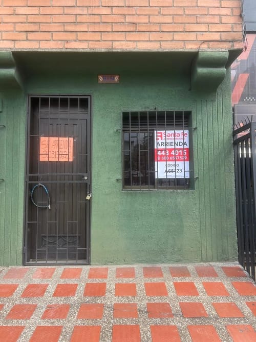 Local en venta en Conquistadores, Medellín, 32 m² · foto 2 de 10