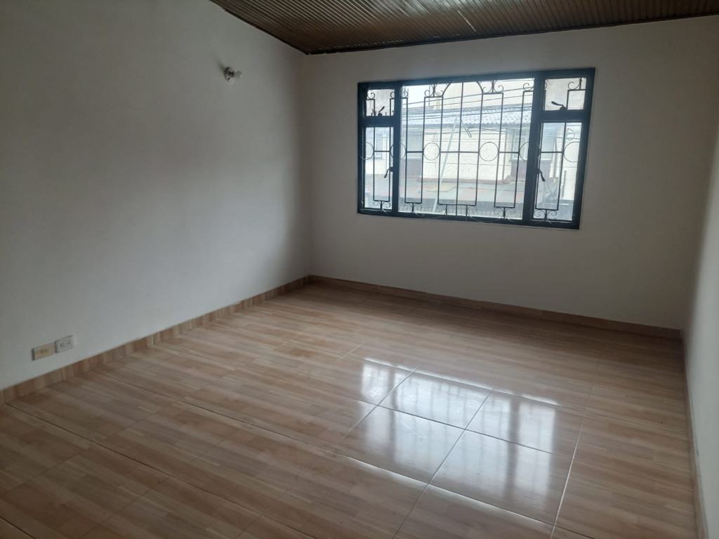 Casa en venta en Normandia Occidental, Bogotá · foto 2 de 24