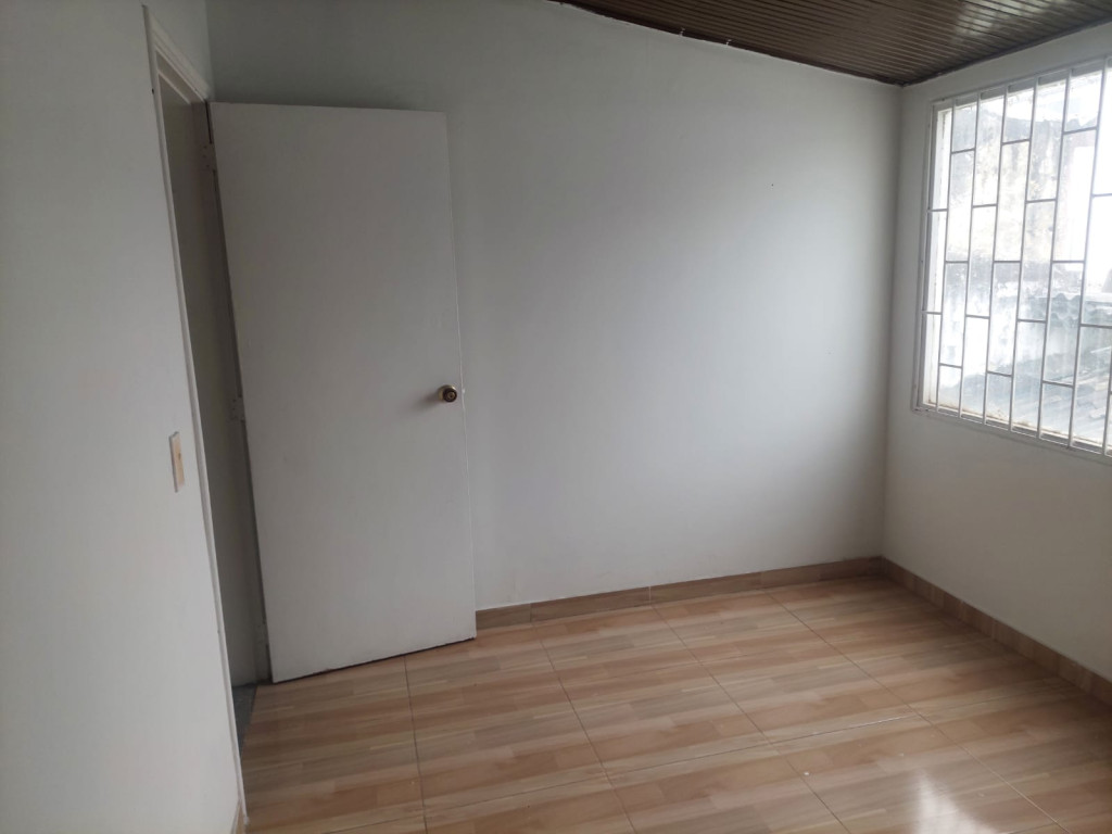 Casa en venta en Normandia Occidental, Bogotá · foto 3 de 24