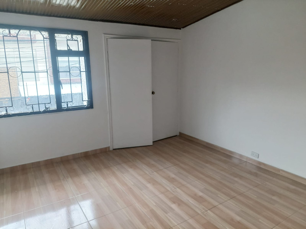Casa en venta en Normandia Occidental, Bogotá · foto 4 de 24