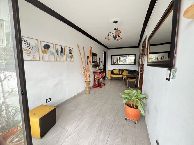 Casa de 4 alcobas en venta en Los Naranjos, Envigado, 155 m² · foto 2 de 24