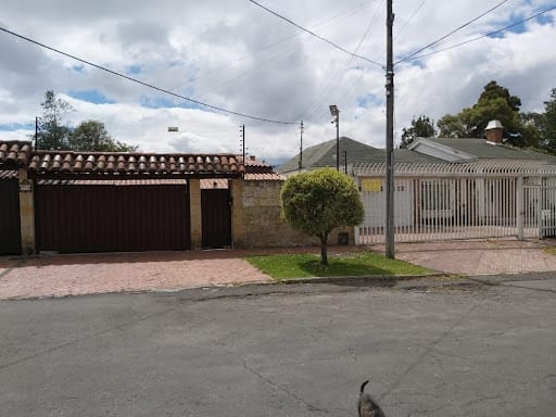 Casa de 4 alcobas en venta en Engativá, Bogotá, 350 m² · foto 2 de 19