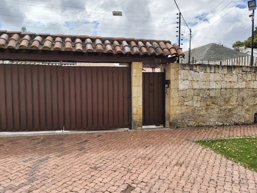 Casa de 4 alcobas en venta en Engativá, Bogotá, 350 m² · foto 3 de 19