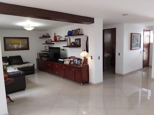 Casa de 4 alcobas en venta en Engativá, Bogotá, 350 m² · foto 9 de 19