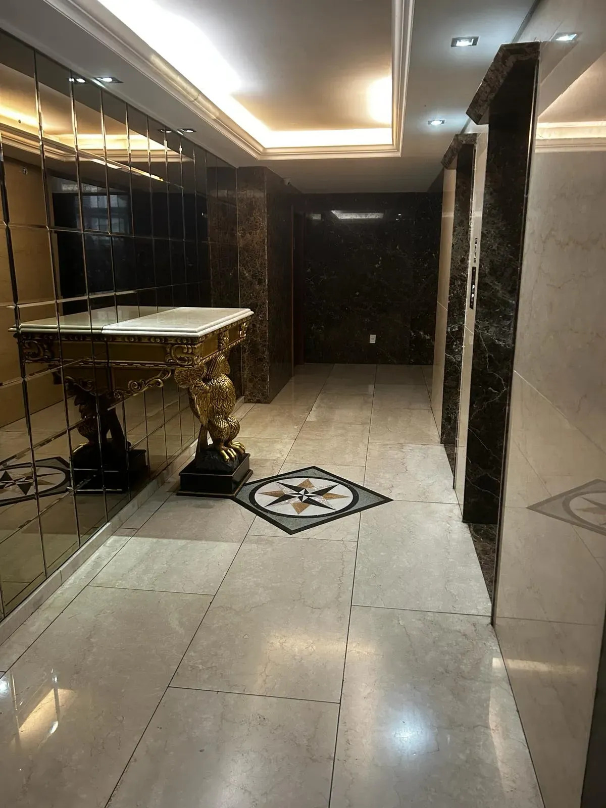 Alquiler Oficina Con Amenities En Imperium Building, Ciudad Vieja · Foto 2