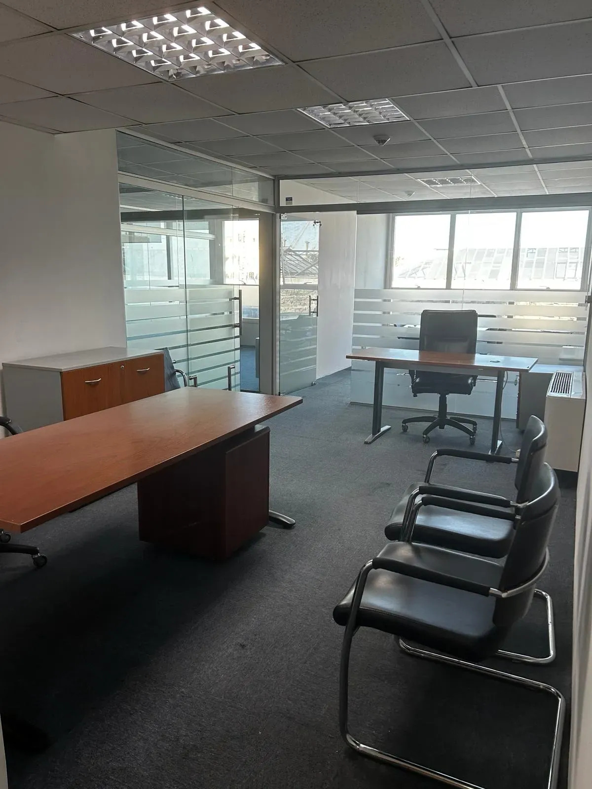 Alquiler Oficina Con Amenities En Imperium Building, Ciudad Vieja · Foto 4