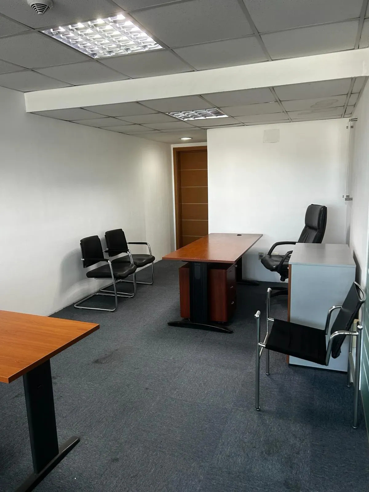 Alquiler Oficina Con Amenities En Imperium Building, Ciudad Vieja · Foto 5