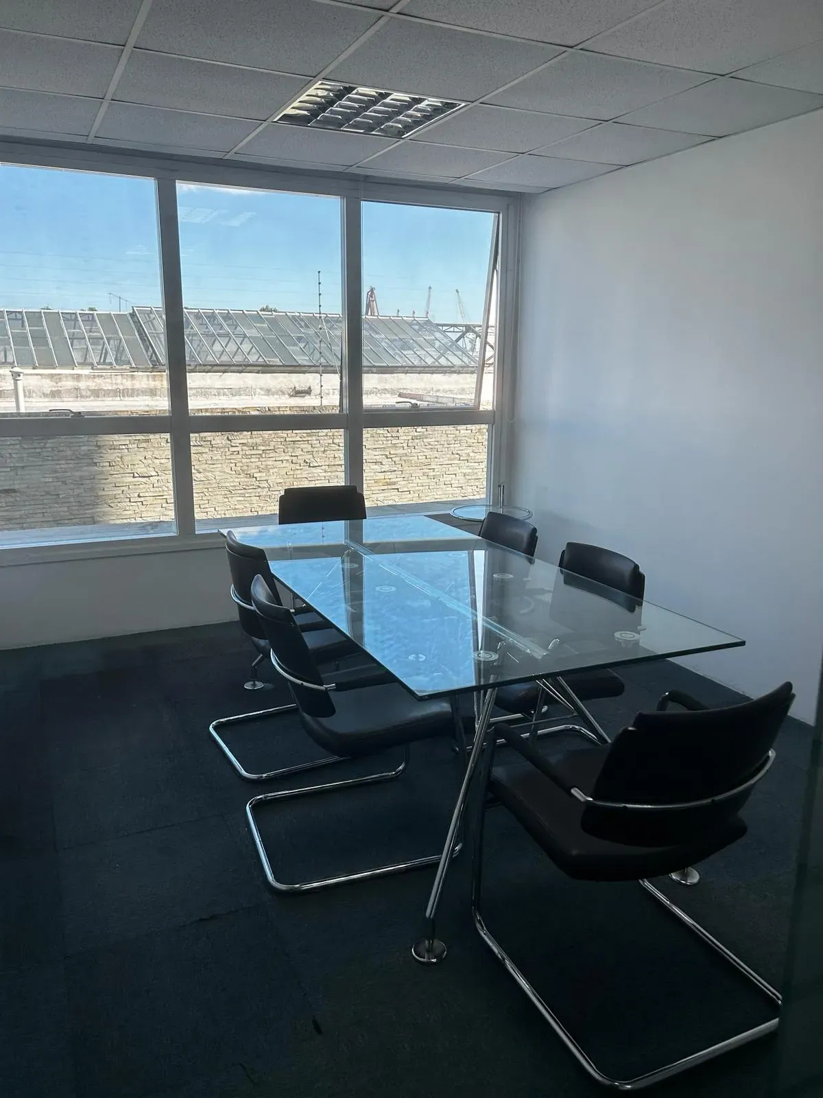 Alquiler Oficina Con Amenities En Imperium Building, Ciudad Vieja · Foto 8