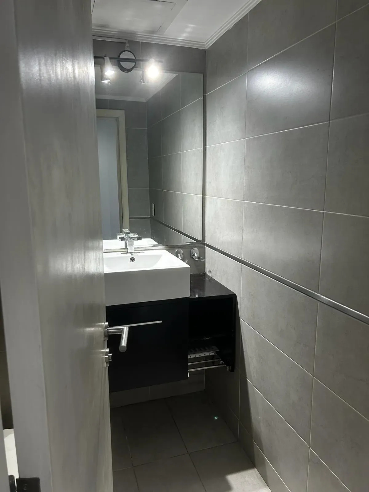 Alquiler Oficina Con Amenities En Imperium Building, Ciudad Vieja · Foto 12