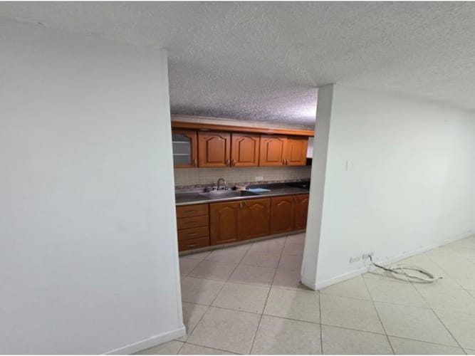 Casa de 3 alcobas en venta en Las Cometas, Envigado, 65 m² · foto 3 de 16