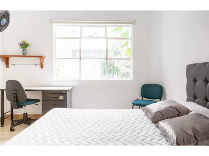 Casa de 8 alcobas en venta en Laureles, Medellín, 306 m² · foto 7 de 13