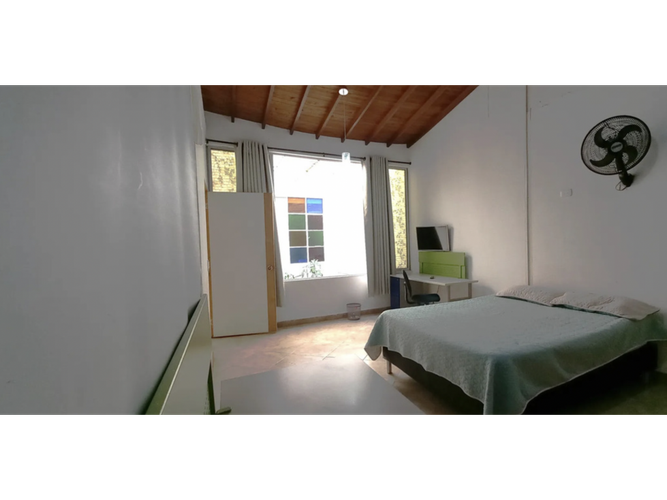 Casa de 8 alcobas en venta en Laureles, Medellín, 306 m² · foto 9 de 13