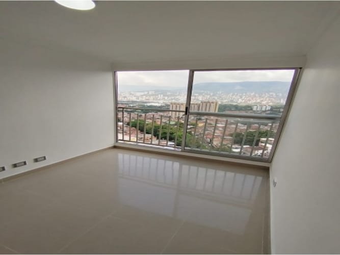 Apartamento de 3 alcobas en venta en Loma De Los Bernal, Medellín, 53 m² · foto 3 de 22