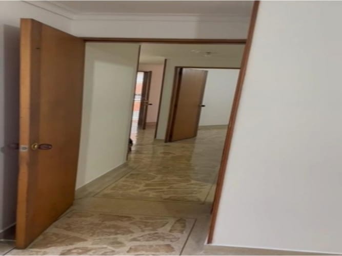 Apartamento de 2 alcobas en venta en Laureles, Medellín, 63 m² · foto 9 de 16