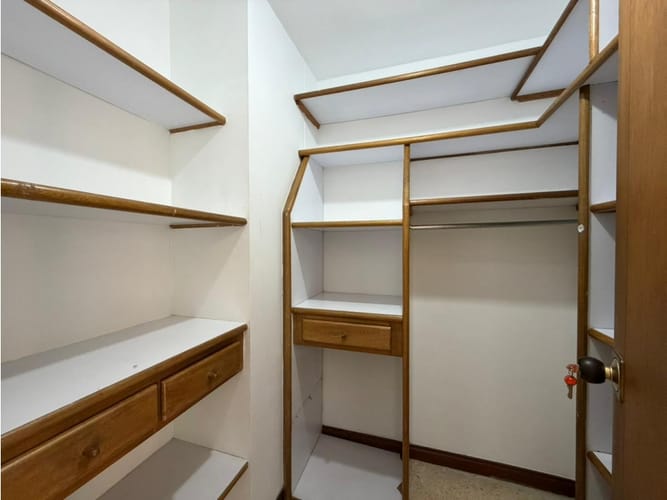 Apartamento de 5 alcobas en venta en Las Acacias, Medellín, 170 m² · foto 10 de 24
