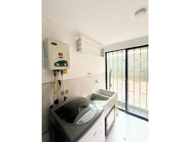 Apartamento de 2 alcobas en venta en Laureles, Medellín, 47 m² · foto 14 de 22