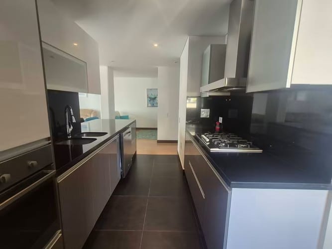 Apartamento de 3 alcobas en venta en Santa Barbara Central, Bogotá, 128 m² · foto 6 de 19