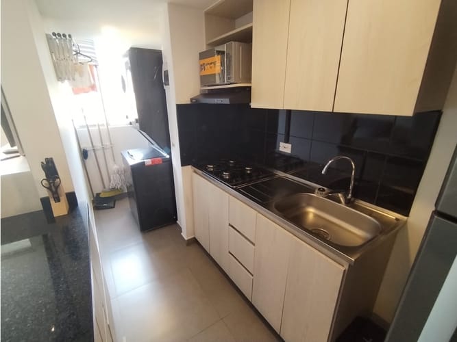 Apartamento de 2 alcobas en venta en San Jose, Sabaneta, 58 m² · foto 2 de 13