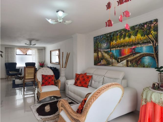 Apartamento de 4 alcobas en venta en Laureles, Medellín, 158 m² · foto 2 de 24