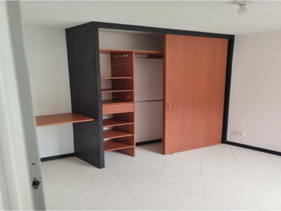 Apartamento en venta en Loma Del Indio, Medellín · foto 10 de 19