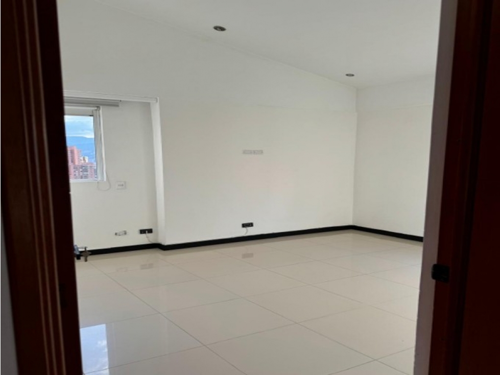 Apartamento en venta en El Poblado, Medellín · foto 6 de 18