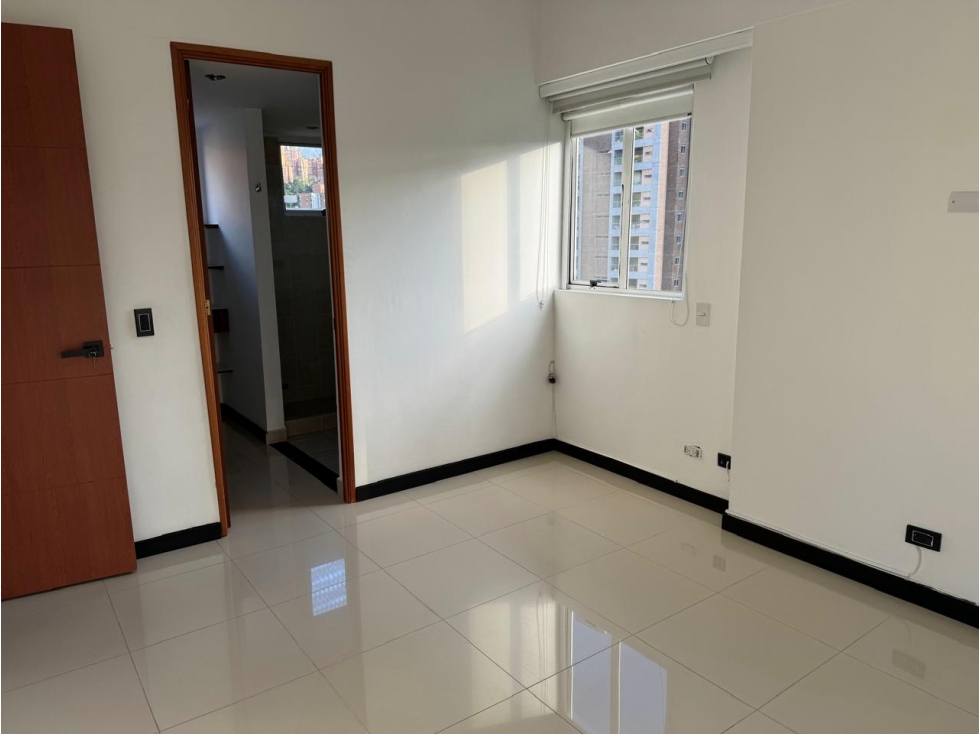 Apartamento en venta en El Poblado, Medellín · foto 7 de 18