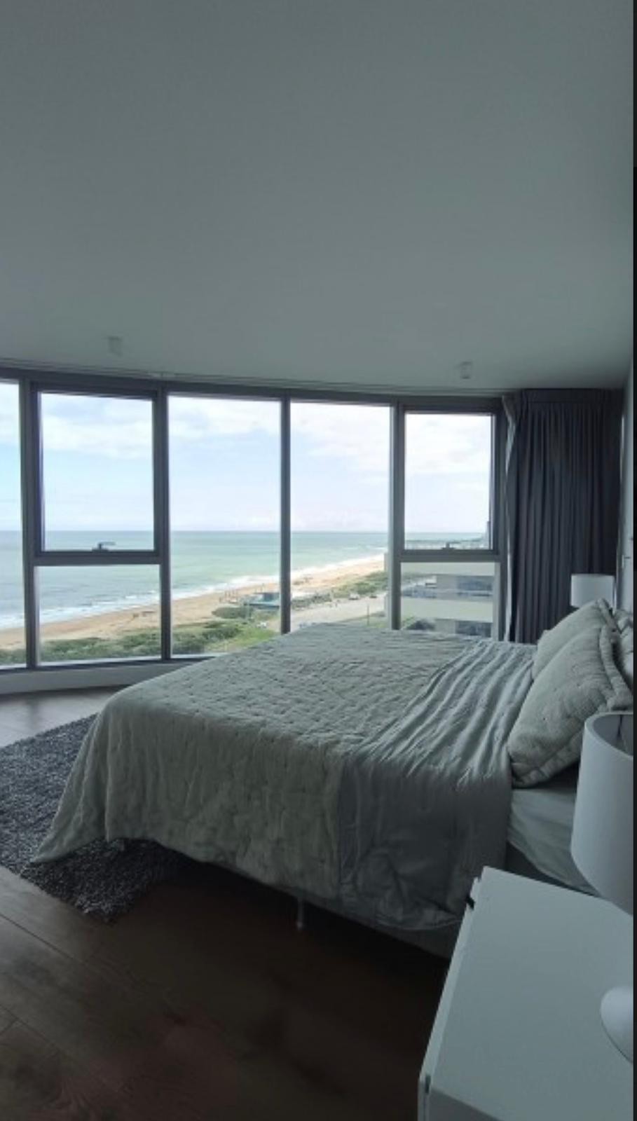 Alquiler ANUAL Exclusivo: Apartamento Moderno con Vistas Panorámicas en Trump Tower Punta del Este. (Unidad Compartida 2 inmob.). Unidad 1203 · Foto 4