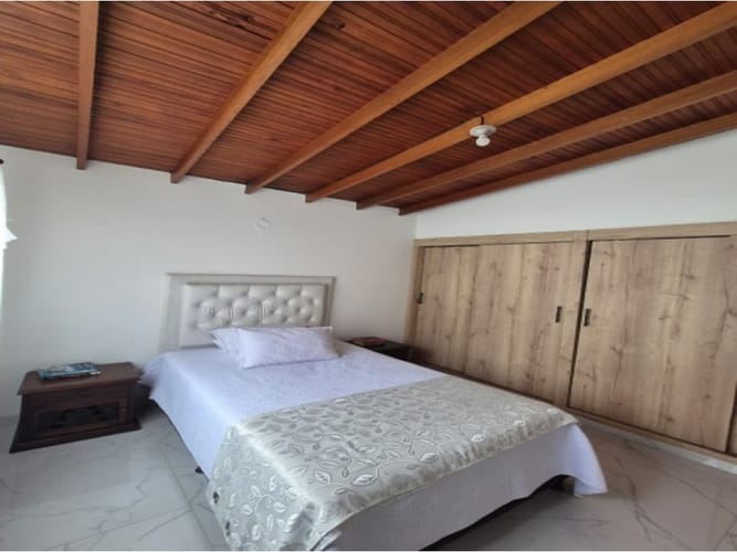 Casa de 6 alcobas en venta en Laureles, Medellín, 212 m² · foto 7 de 21