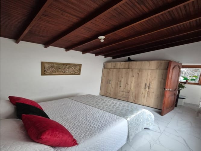 Casa de 6 alcobas en venta en Laureles, Medellín, 212 m² · foto 8 de 21