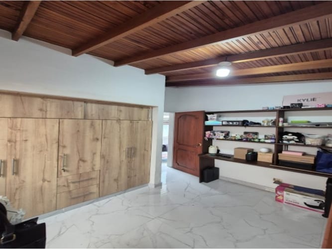 Casa de 6 alcobas en venta en Laureles, Medellín, 212 m² · foto 9 de 21
