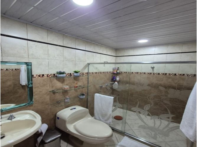 Casa de 6 alcobas en venta en Laureles, Medellín, 212 m² · foto 11 de 21