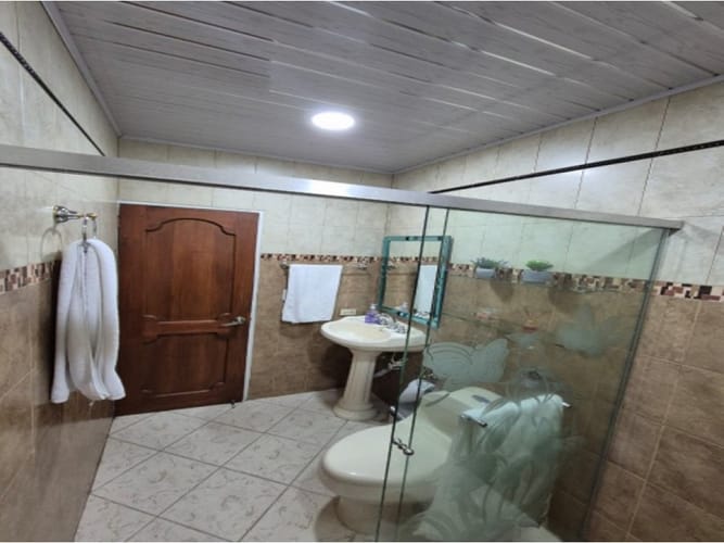 Casa de 6 alcobas en venta en Laureles, Medellín, 212 m² · foto 13 de 21