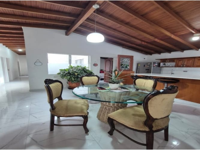 Casa de 6 alcobas en venta en Laureles, Medellín, 212 m² · foto 15 de 21