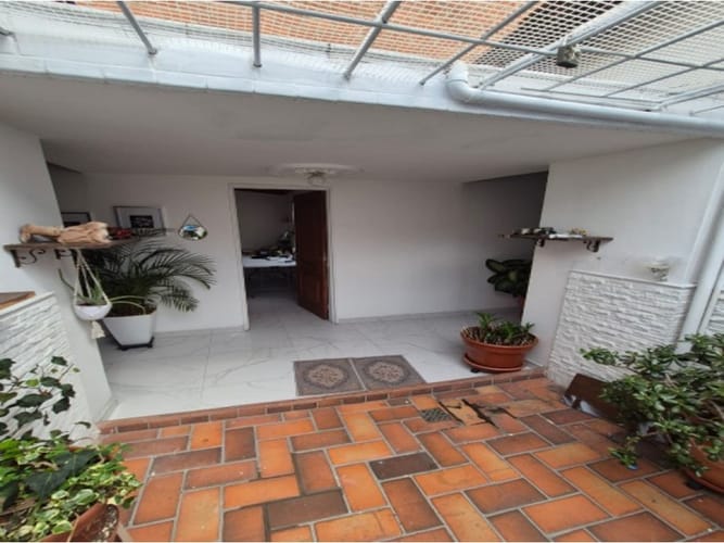 Casa de 6 alcobas en venta en Laureles, Medellín, 212 m² · foto 16 de 21