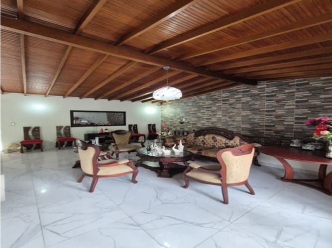 Casa de 6 alcobas en venta en Laureles, Medellín, 212 m² · foto 18 de 21