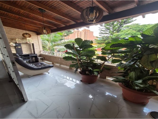 Casa de 6 alcobas en venta en Laureles, Medellín, 212 m² · foto 19 de 21