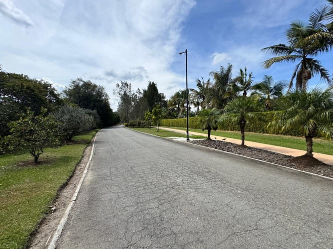 Lote en venta en El Porvenir, Rionegro, 2133 m² · foto 2 de 9