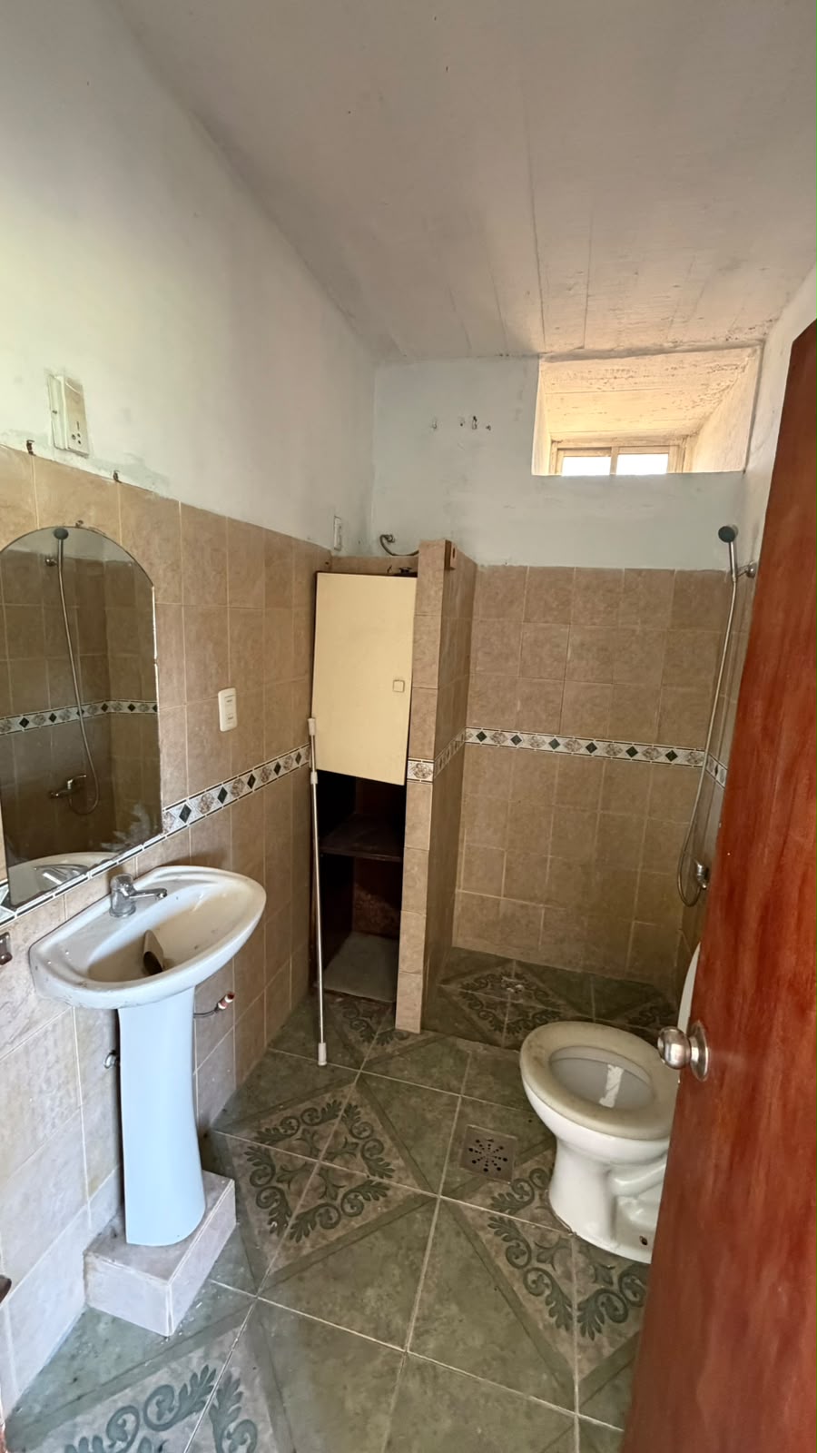 Alquiler Casa Un Dormitorio Con Frente Y Fondo En Toledo Chico · Foto 2