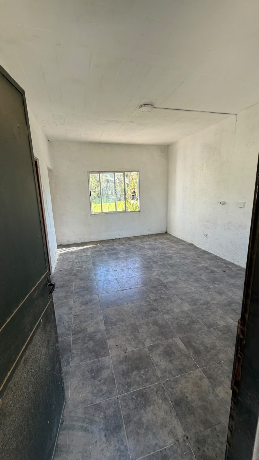 Alquiler Casa Un Dormitorio Con Frente Y Fondo En Toledo Chico · Foto 3