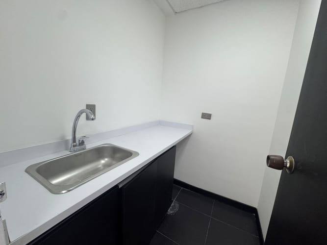 Oficina en arriendo en Castropol, Medellín, 70 m² · foto 10 de 12