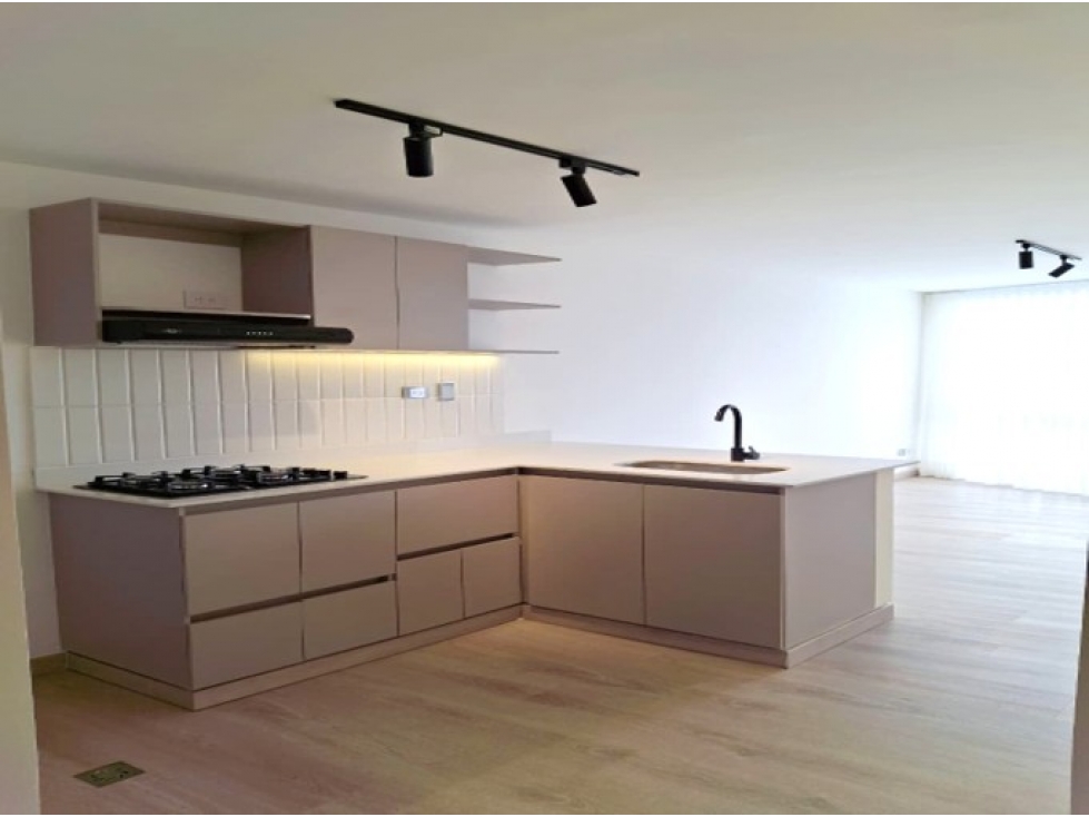 Apartamento en venta en El Poblado, Medellín · foto 2 de 13