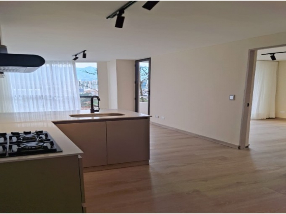 Apartamento en venta en El Poblado, Medellín · foto 3 de 13